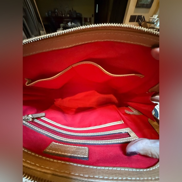 Dooney & Bourke Beige Satchel. like New! EUC. It will never go out of style. - Picture 12 of 16